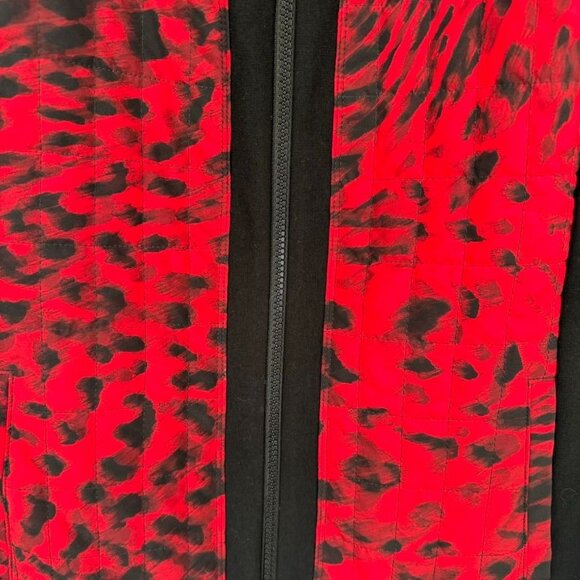 Chicos 1 Zenergy Sleeveless Zip-Up Jacket Red Black Animal Print Size Medium - Picture 6 of 11